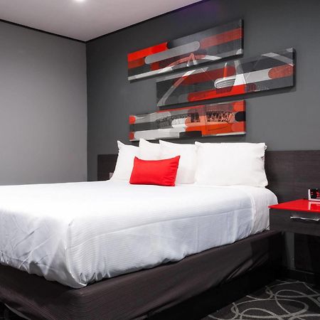 Astro Pasadena Hotel Bagian luar foto